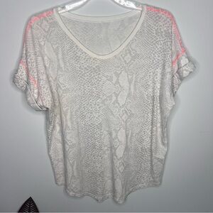 Lululemon‎ Weekend Short Sleeve Snake Print Tee J14